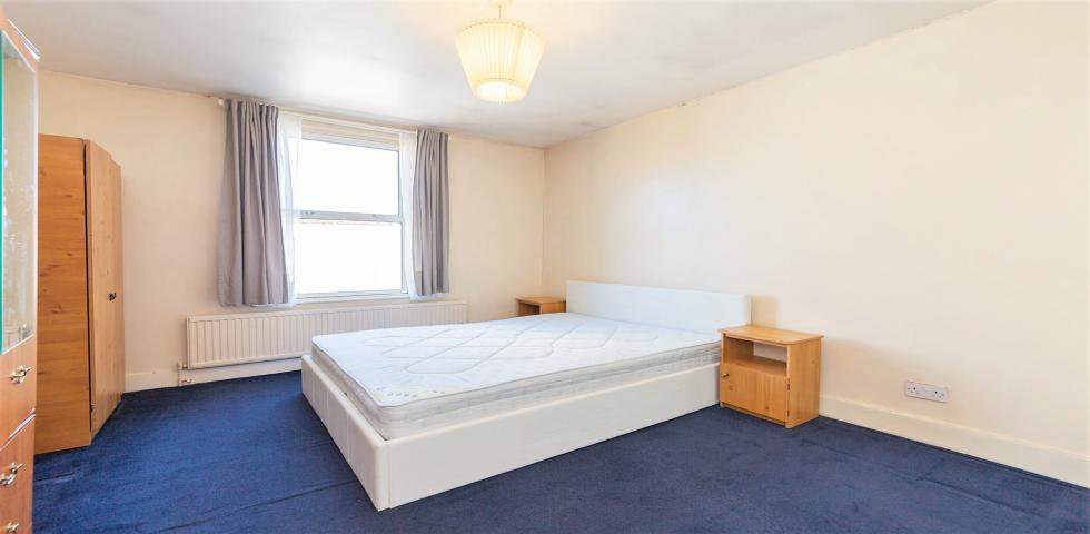 			UNDER OFFER , 2 Bedroom, 1 bath, 1 reception Flat			 Chamberlayne Road, KENSAL GREEN/QUEENS PARK
